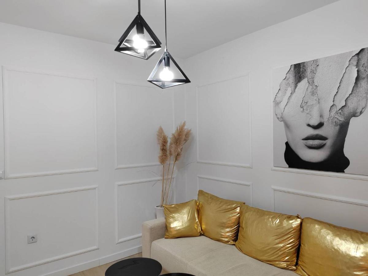 Apartment Sqare